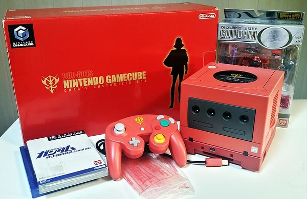 1. Nintendo GameCube Kırmızı Konsol - Gundam Char's Limited Edition