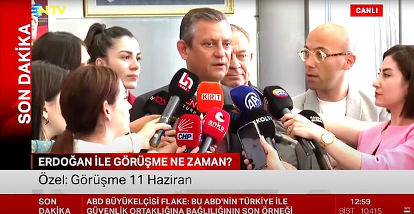 CHP Genel Başkanı Özgür Özel, Cumhurbaşkanı Recep Tayyip Erdoğan'la görüşme tarihini açıklamadan önce NTV muhabiriyle gülümseten bir diyalog yaşandı.