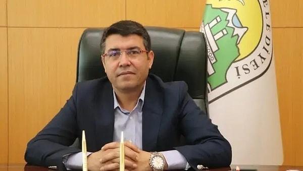 Anadolu Ajansı’nın haberine göre; Tatvan Cumhuriyet Başsavcılığı, belediye başkanı hakkında "Cumhurbaşkanına hakaret" suçundan re'sen soruşturma başlattı.