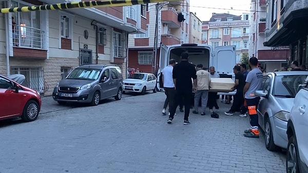 Sağlık ekipleri, Erhan İba’nın olay yerinde hayatını kaybettiğini belirledi. Polis ekipleri ise kardeşini öldüren Ahmet İba’yı olayda kullandığı silahla birlikte polis merkezine götürdü.