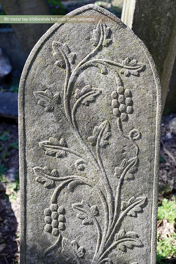 Her biri farklı anlamlara sahip olan mezar taşları arasında üzüm motifi dikkat çekici bir inceliğe sahip.