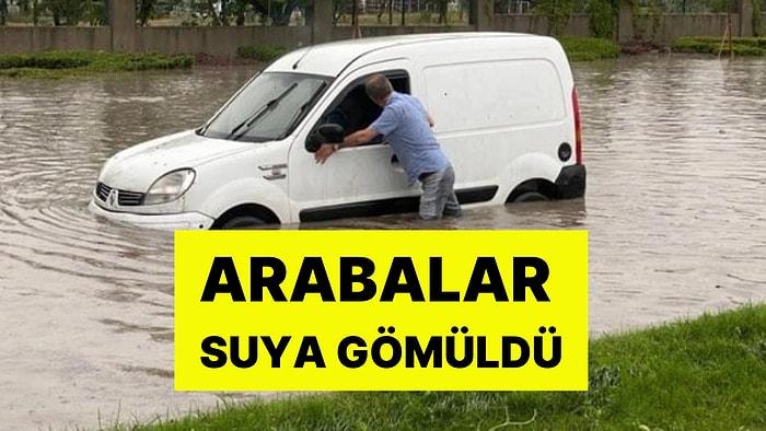 Meteoroloji Uyarmıştı: Ankara'da Caddeler Göle Döndü, Otomobiller Suya Gömüldü