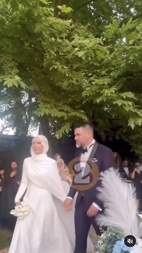Ünlü isim bu sefer de evlilik haberi ile gündeme geldi! Gamze Özçelik, Boşnak asıllı Avustralyalı aktör Reshad Strik ile evlendi.