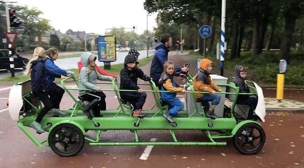 Hollanda'da kullanılan bisiklet şeklindeli okul servisleri sosyal medyada viral oldu.