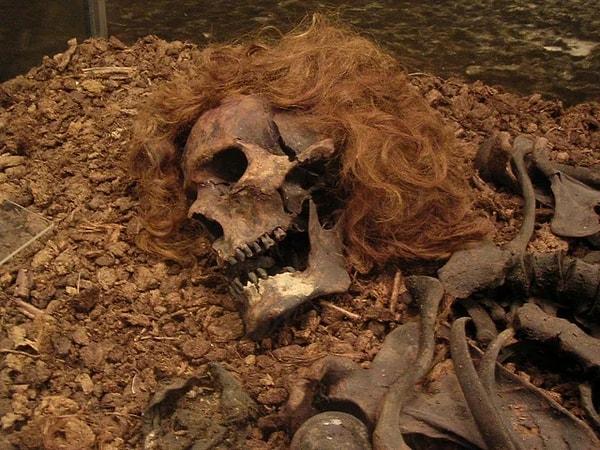 6. Bocksten Adamı, İsveç'in Varberg Belediyesi'ndeki bir bataklıkta bulunan orta çağa ait bir erkek cesedinin kalıntılarıdır.