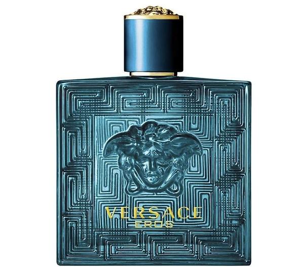 Versace Eros EDT, erkek parfümünün bileşenleri arasında yeşil elma, İtalyan limonu ve nane yağı bulunmaktadır.