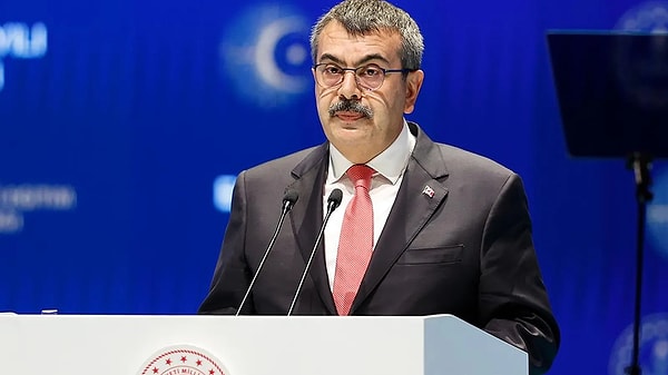 Bakan Tekin, ''Beceri temelli bir eğitim-öğretim mantığına geçtiğimiz yepyeni bir usulle eğitim-öğretim sürecini yürüteceğimiz bir dönemi başlatıyoruz.'' dedi.