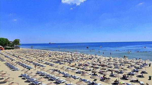 Florya'daki Güneş Plajı, Riva ve Eyüpsultan'daki Çiftalan plajları kırmızı alarm verirken, Menekşe, Kısırkaya ve Beylikdüzü plajları ise temiz su olarak yetersiz seviyede gözüküyor.