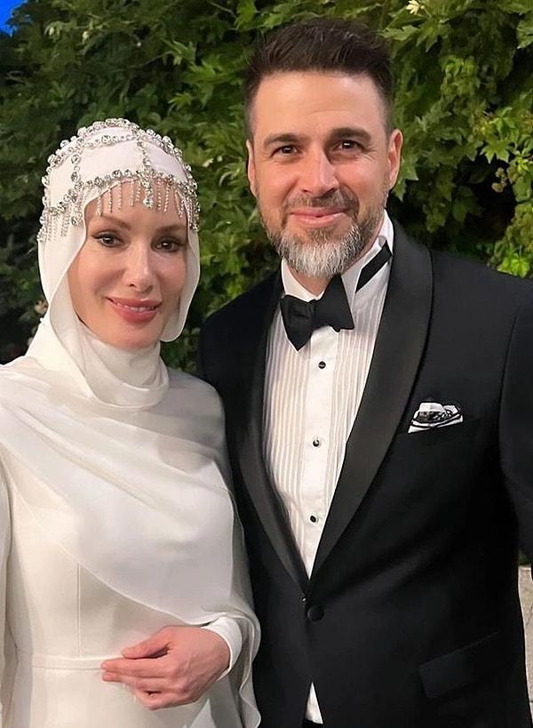 Umuda Koşanlar Derneği ile binlerce insana yardım götüren Gamze Özçelik çifti, geçtiğimiz hafta Boşnak asıllı Avustralyalı aktör Reshad Strik ile evlenmişti hatırlarsanız.