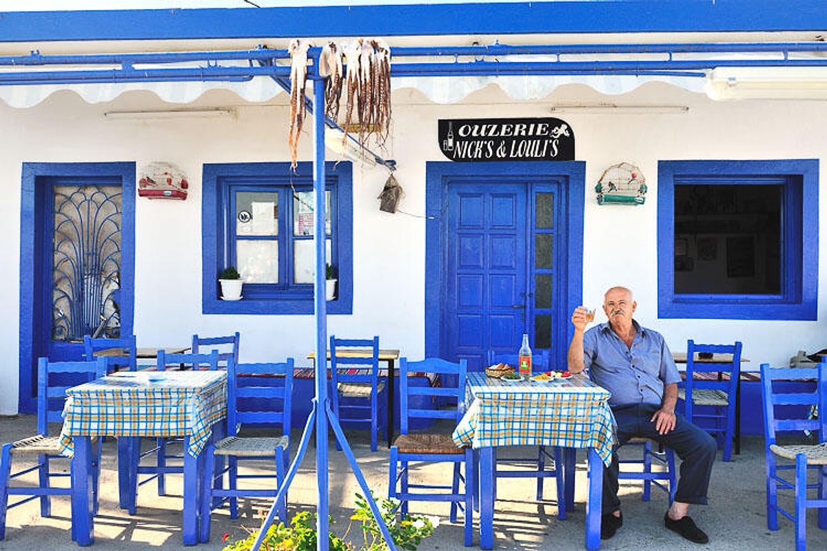 Greek taverna. Рестораны таверны в греции. Greek taverna. Greek taverna. Греция кафе.