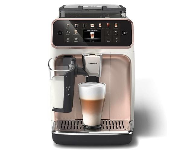 Sıcak espressolardan soğuk buzlu kahvelere, ister sıcak ister soğuk olsun lezzetli ve tutarlı tatlar için tasarlanmış 20 farklı kahve tarifinin keyfini çıkarın