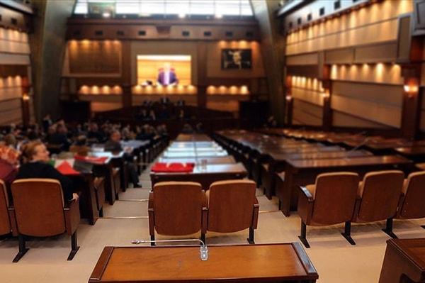 İstanbul Büyükşehir Belediyesi (İBB) Meclisi'nde komisyon raporları görüşülerek oylamaya sunuldu.