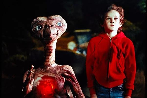 9. E.T (1982)