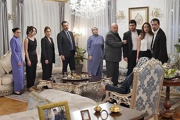 1. Kızılcık Şerbeti sezon finalinde Mustafa dışında başına gelmedik kalmayan bir de Nursema vardı. Kamera arkasından görüntüler paylaşıldı.