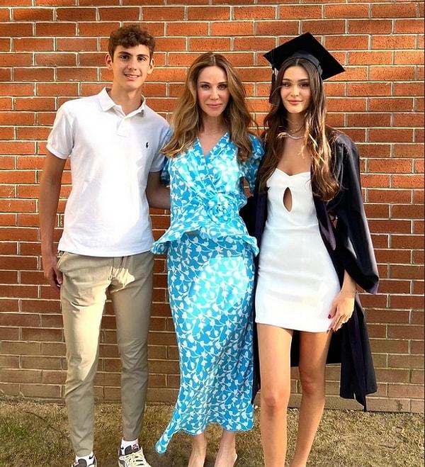 Demet Şener, mezun olan kızı ve oğlu Ömer ile birlikte çektirdiği fotoğrafa da "Gururlarım benim" notunu düştü.
