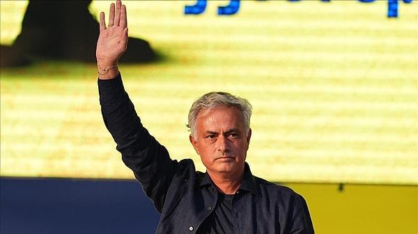 Jose Mourinho'yu teknik direktörlük görevine getiren Fenerbahçe'de transfer hareketliliği başladı.