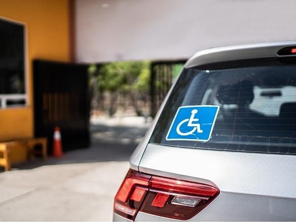 Vergi paketinde, yüzde 90 engelli vatandaşların yakınlarına sağlanan ÖTV’siz araçların şartı değişecek.