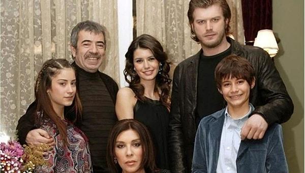 Yayın hayatına 2008'de başlayan ve 2010 yılında final yapan Aşk-ı Memnu, bitişinin üstünden yıllar geçmesine rağmen hala en popüler diziler arasında yer almayı başarıyor.