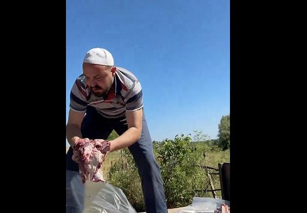 "Kurban bayramında gerginlik yaratıp etleri pay eden sofi" videosu çeken fenomen yine güldürdü.