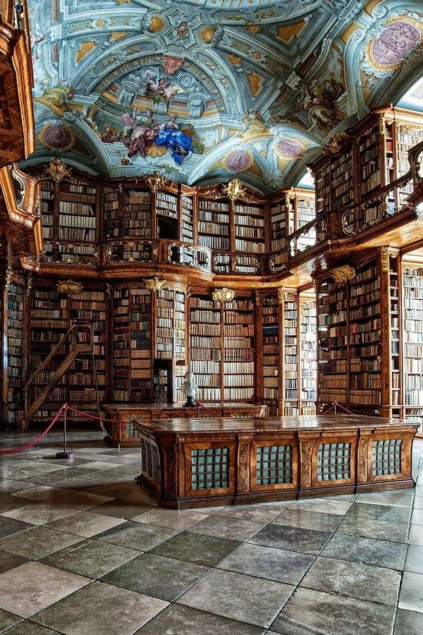 10. Saint Florian Manastır Kütüphanesi (Avusturya)
