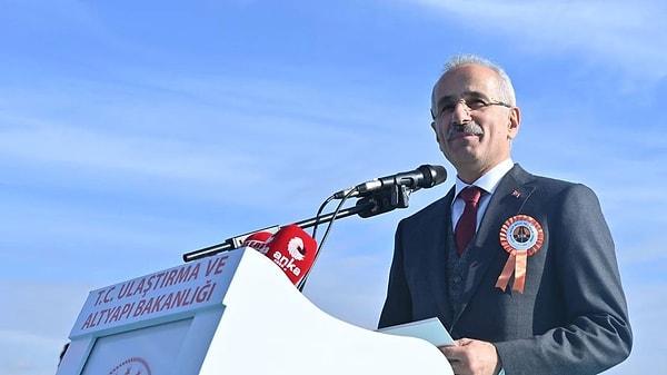 Ulaştırma ve Altyapı Bakanı Abdulkadir Uraloğlu, günümüzde hemen hemen her sektörde kullanılmaya başlanan insansız hava araçları (İHA) ile ilgili önemli bir açıklamalarda bulundu.