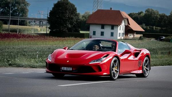 Maranello'daki yeni dev fabrikanın tam faaliyete geçiş yapması ile birlikte seri üretim sürecine girmesini beklediğimiz elektrikli Ferrari modelinin 2026 yılında piyasaya sürüleceğini tahmin ediyoruz.