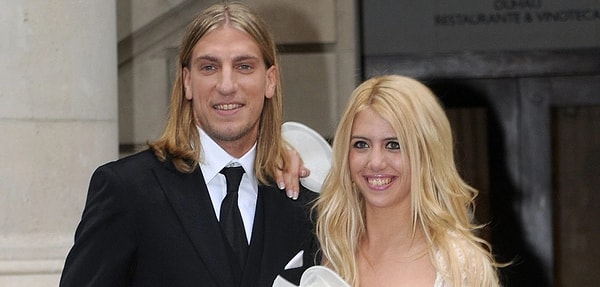 Wanda Nara, 2008-2013 yılları arasında evli olduğu Maxi Lopez'i, takım arkadaşı Mauro Icardi ile aldattıktan sonra Lopez'den ayrılarak Icardi ile evlenmişti.