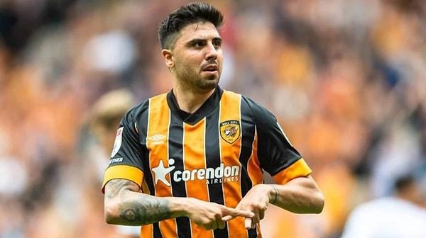 Bursaspor altyapısında yetişen 29 yaşındaki orta saha, Fenerbahçe'de yedi sezon forma giydikten sonra 2022-23 sezonunun başında Hull City'e transfer olmuştu.