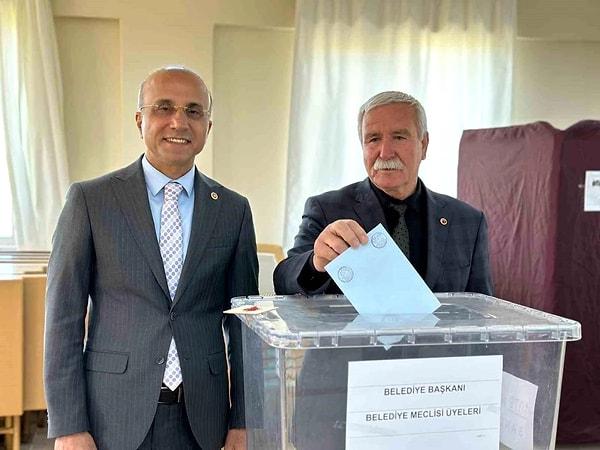 31 Mart’ta yapılan seçimde CHP’nin adayı önde çıkmış ancak MHP’nin itirazı sonrasında seçim yenilenmişti. Yeniden yapılan seçimi CHP’nin adayı Deniz Yağan yeniden başkan olarak seçildi.