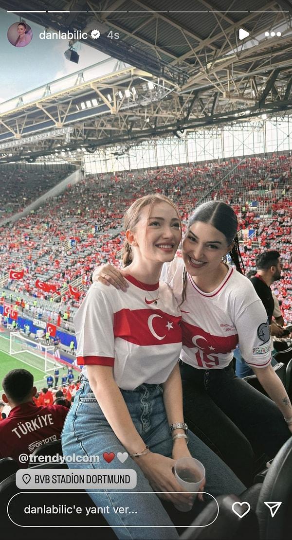 Geçtiğimiz gün gerçekleşen Türkiye Portekiz maçını izlemeye giden Danla Bilic ve Ala Tokel yaptıkları paylaşımlarla çok konuşulmuştu...