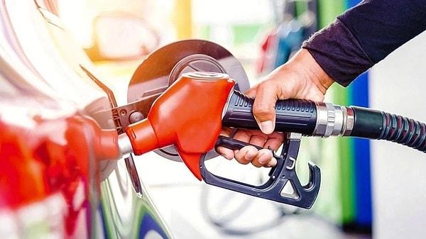 Gece yarısından itibaren geçerli olmak üzere benzin grubunda 2 TL motorin grubunda 1,68 TL fiyat artışı bekleniyor.