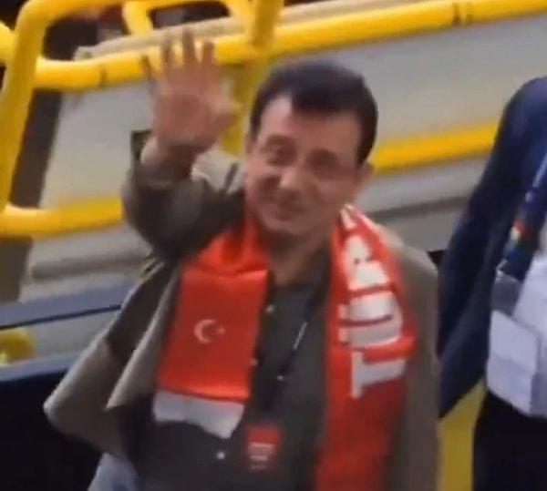Almanya'da taraftarların İmamoğlu'na 'Erdoğan' diye bağırdığı anlar sosyal medyada paylaşıldı.