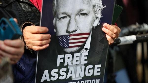 Irak ve Afganistan'da ABD'nin işlediği savaş suçlarını ifşa eden Assange, 5 yıldan fazladır İngiltere'de bir hapishanede kalıyordu. ABD'ye iade edilmemek için büyük mücadeleler veren Assange artık özgür.