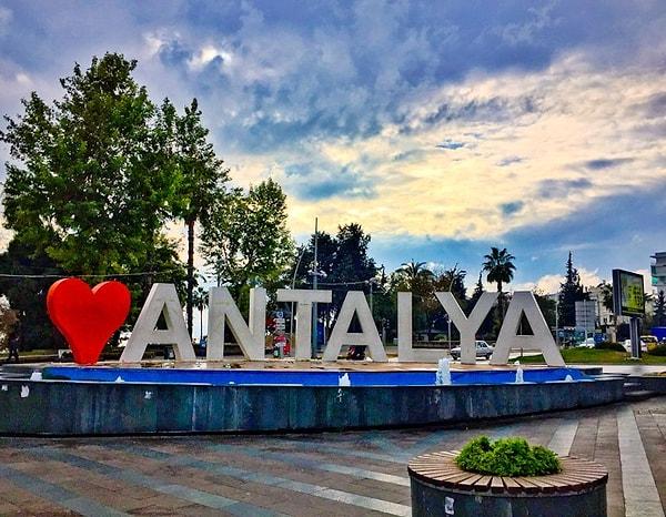 Türkiye'nin en çok tercih edilen yerlerinden biri olan Antalya ile başlayalım...