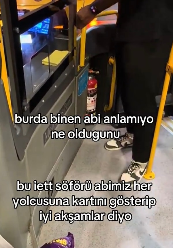 Kaydı alan kişi ise o anları “Şu kadar tatlı yüz, neşe yeterdi be bu ülkeye.” notuyla paylaştı.