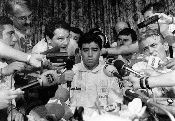 3. 1994'teki Dünya Kupası için yapılan uyuşturucu testini geçemeyen Diego Maradona.