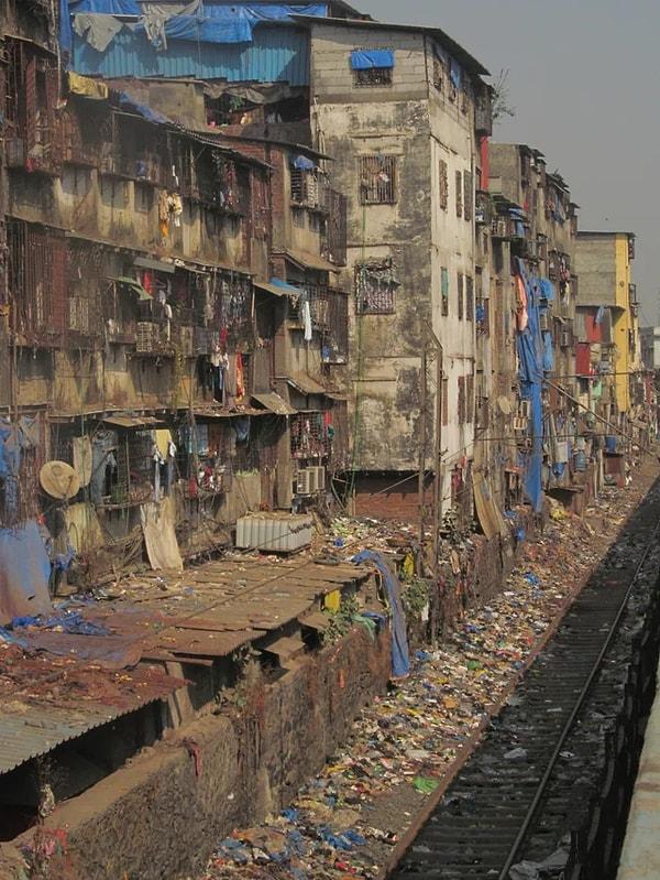 2. Kirliliğin zirvedeki olduğu Hindistan'ın Mumbai şehrinden bir kare.