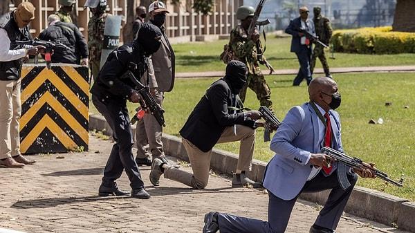 Ruto, ülke çapındaki protestoların büyümesi sonrası ise kendi vergi yasasını geri çektiğini duyurdu.