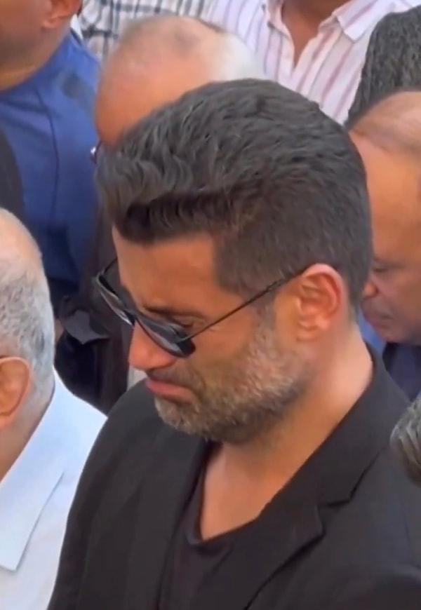 Camide görüntülenen Volkan Demirel babasına gözyaşlarıyla veda etti.