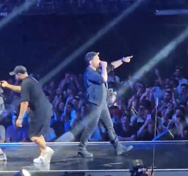 Ünlü isimlerin yer aldığı Saygı1 konserinde Oğuzhan Uğur da Ceza'nın "Rapstar" parçasıyla yer aldı.