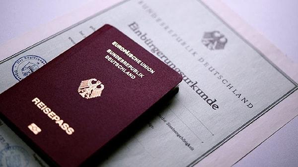 Yeni yasayla, Alman vatandaşlığına geçiş süresi 8 yıldan 5 yıla düşürülüyor.