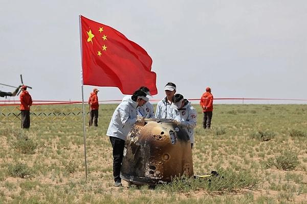 Çin'in Chang'e-6 görevi Ay'ın uzak tarafından ilk kaya ve toz örneklerini başarıyla geri getirdi.