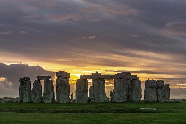 Birleşik Krallık'ta bulunan ve Stonehedge olarak bilinen bu muazzam yapı yıllar boyunca gizemini korumayı başarmıştır.