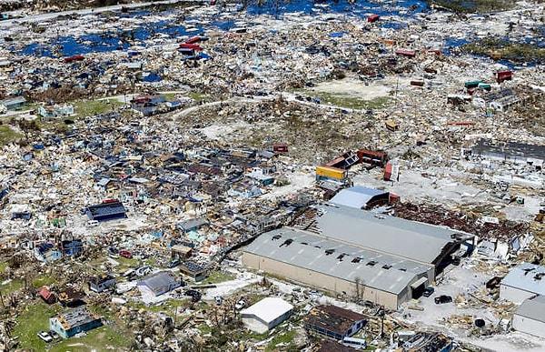 9. Eylül 2019'da ada ülkesi Bahamalar'ı büyük bir güçle vuran Dorian Kasırgası, Bahamalar'ı vuran en güçlü kasırga olmasının yanı sıra Atlantik'te şimdiye kadar kaydedilen en güçlü fırtınalardan biriydi.