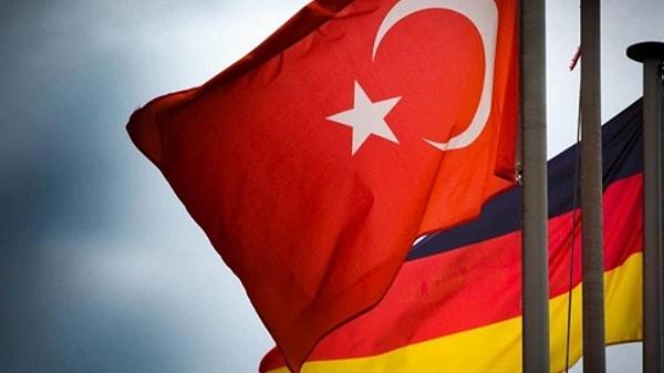 Federal Meclis Sosyal Demokrat Partisi Milletvekili Macit Karaahmetoğlu, şartları yerine getiren tüm Türk vatandaşlarına Alman vatandaşlığına başvurmaları çağrısı yaptı.