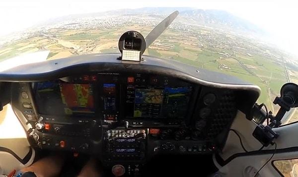 İzmir’in Selçuk ilçesinden havalanan eğitim uçağının motoru havadayken aniden durdu.