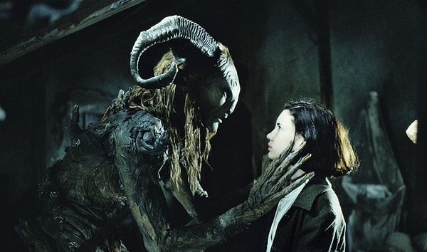 2. Devam edelim! 2006 yılında vizyona giren "Pan's Labyrinth" filminin yönetmeni kimdir?