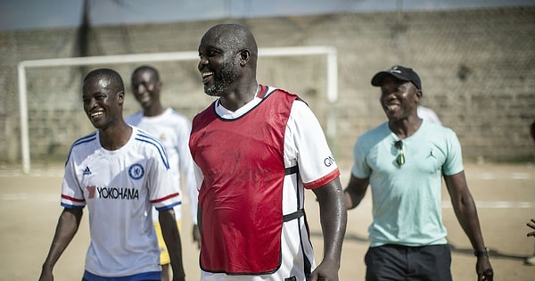 7. ''Parti kur, oy verelim!'' tezahüratını gerçeğe dönüştüren Ballon d'Or sahibi devlet başkanı: George Weah