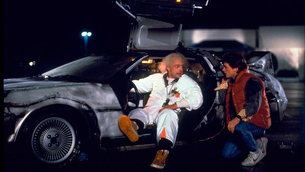 9. Sık dişini! "Back to the Future" (Geleceğe Dönüş) filminde, Marty McFly'nın kullandığı zaman makinesi hangi araba modelidir?