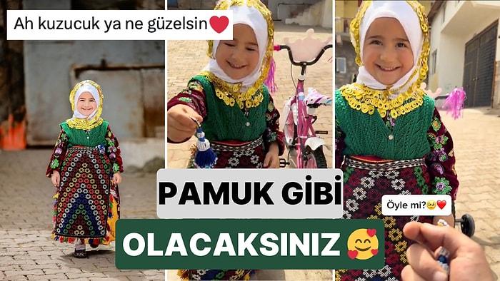 Sivas'ta Yöresel Kıyafetiyle Fotoğrafını Çeken Fotoğrafçıya Küçük Bir Hediye Veren Küçük Kız Kalpleri Isıttı